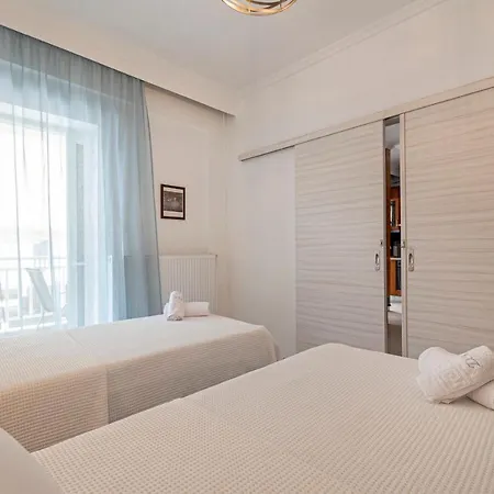 Viny * Paralia Dionisiou